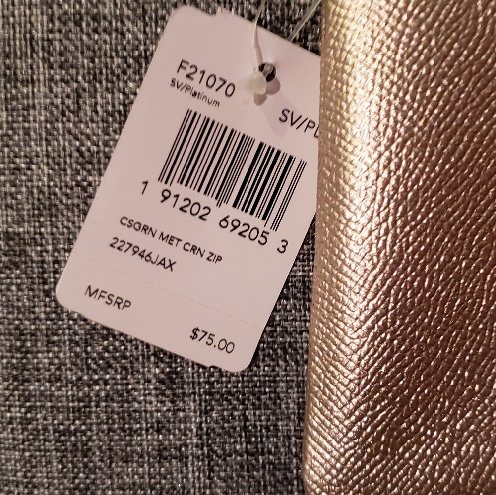NWT Coach Gold Leather Wristlet - Picture 5 of 9